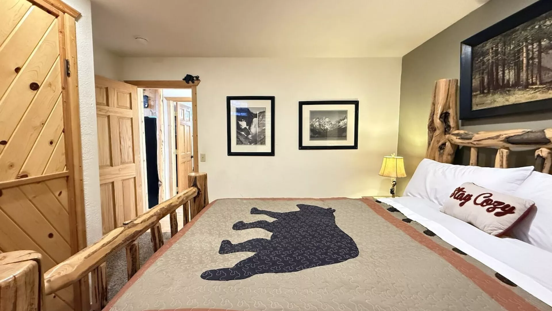 This room comfortably sleeps 2 people.