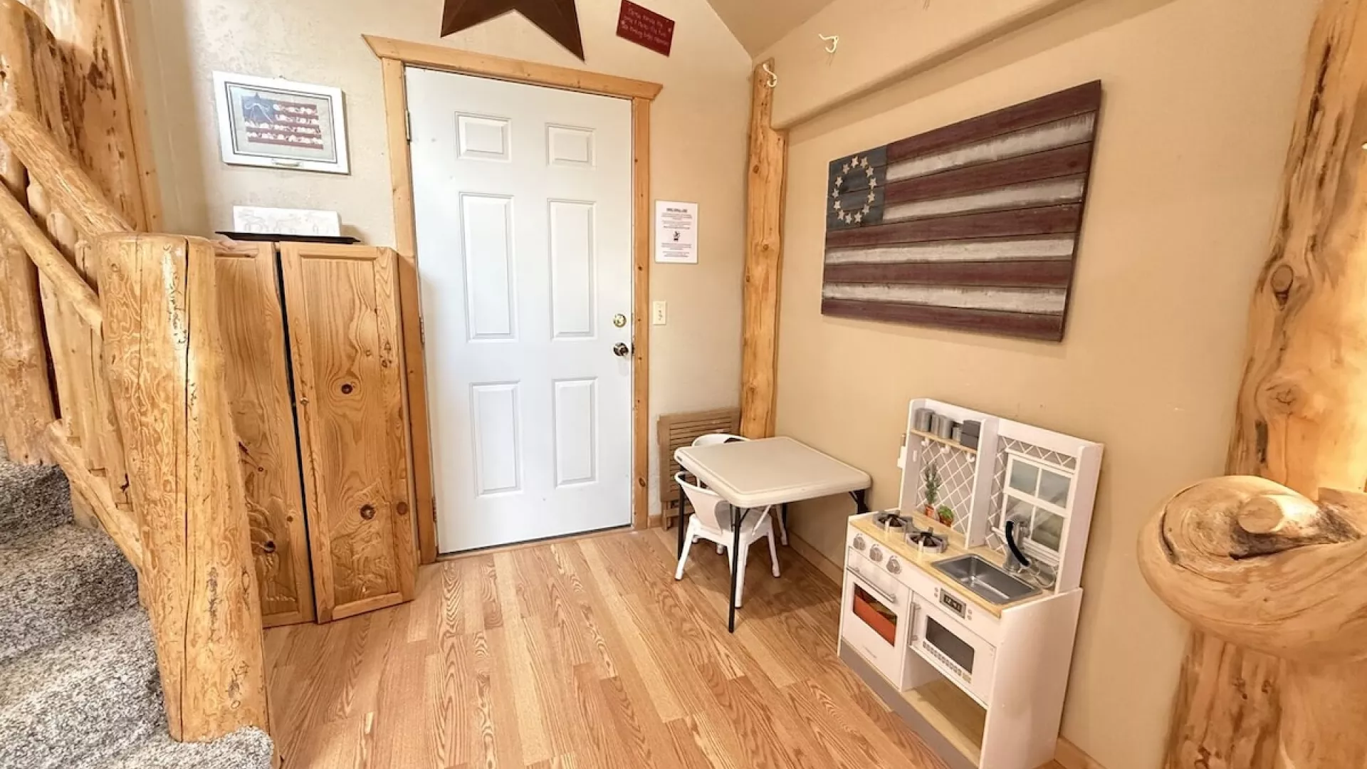 A small play kitchen is here for the kiddos to enjoy.