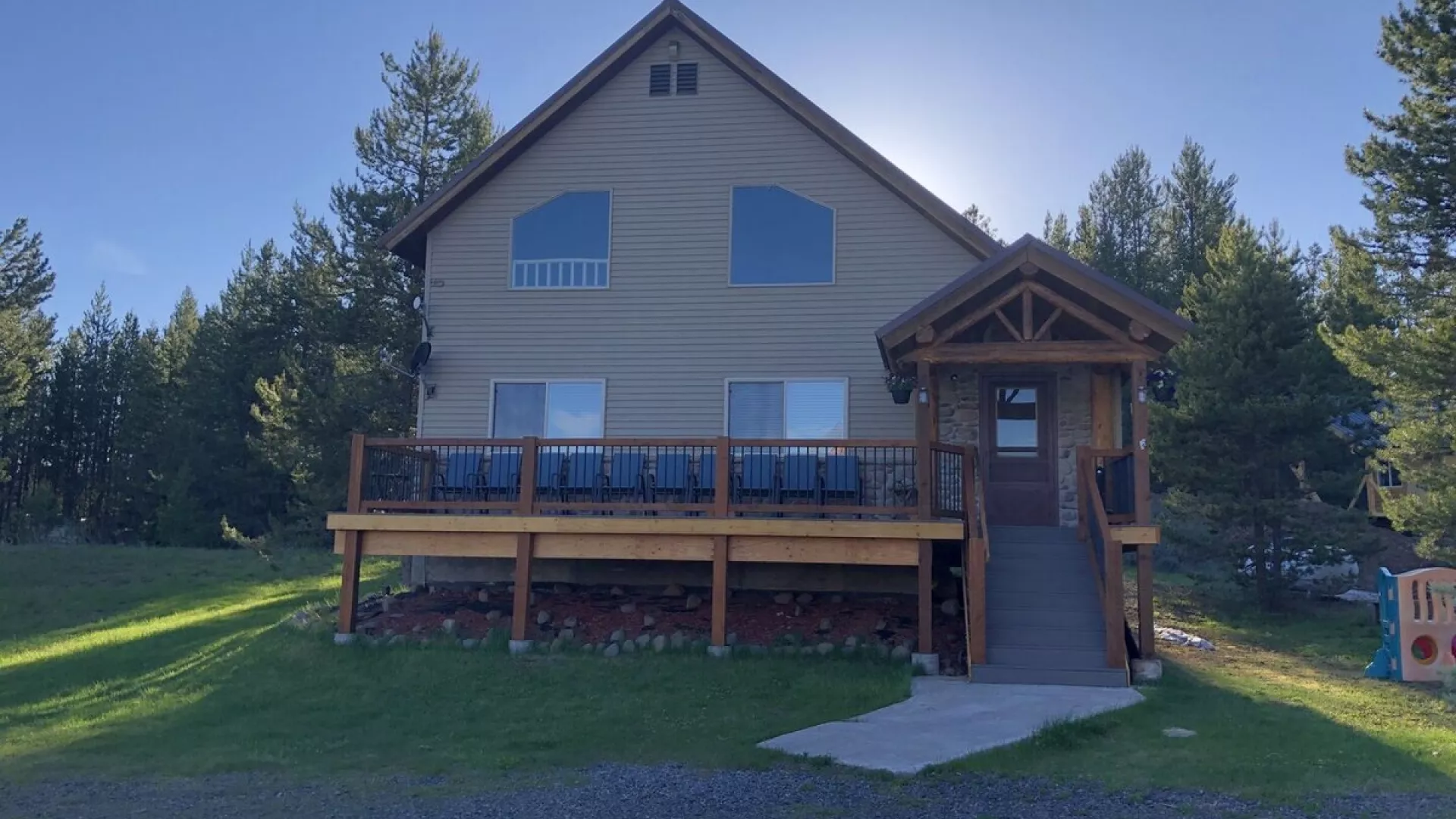 Enjoy your stay at Yellowstone Lux Bear Creek Inn.