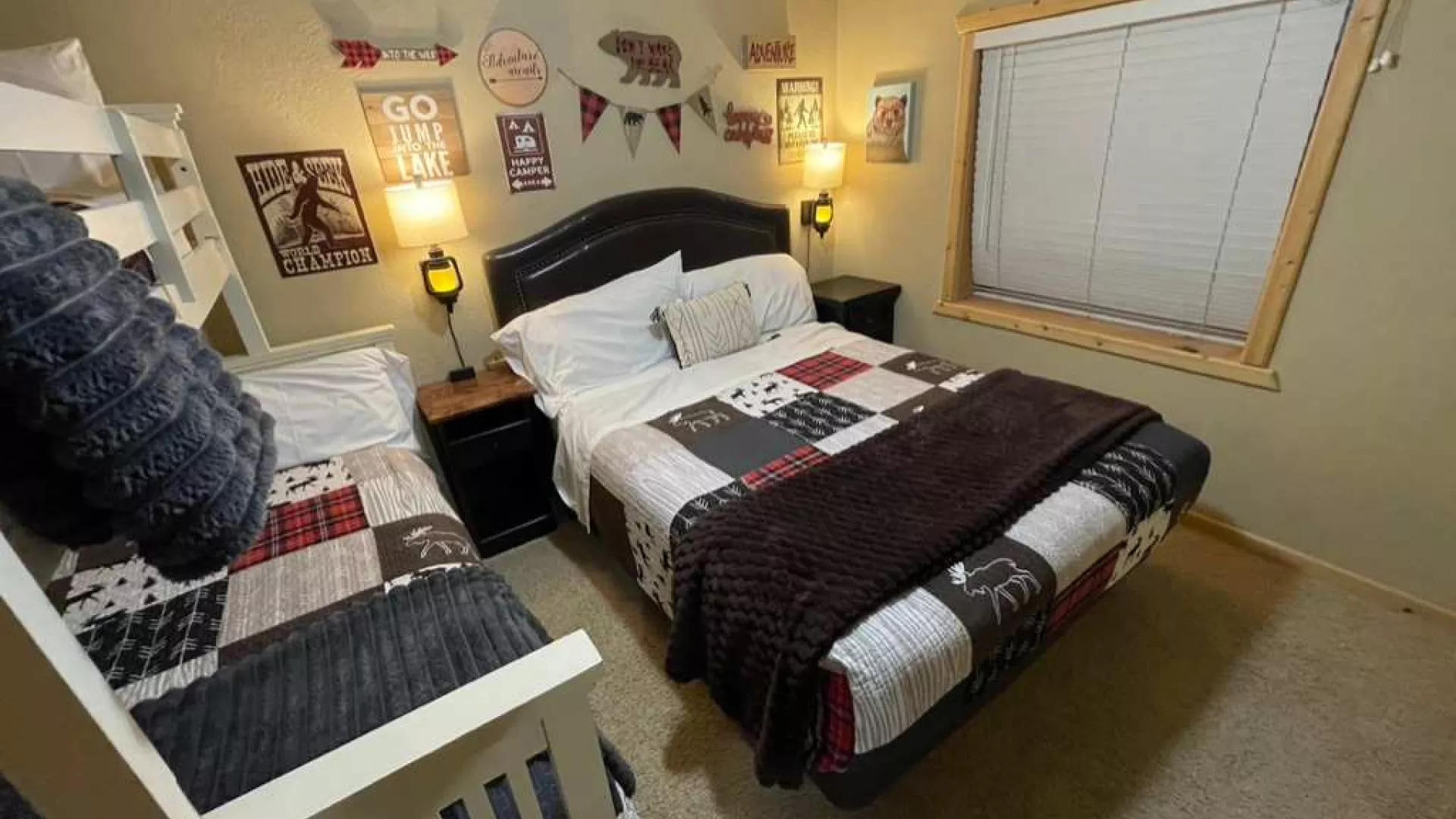19 Guests | Hot Tub | Fire Pit | 32 Miles YNP