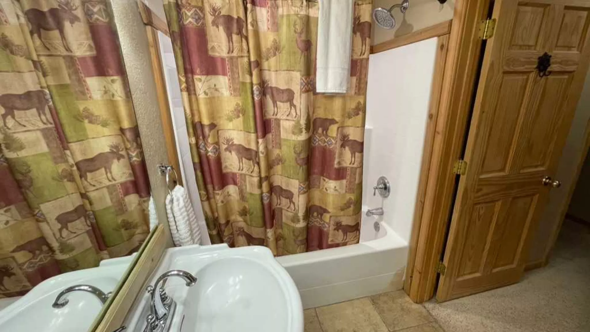19 Guests | Hot Tub | Fire Pit | 32 Miles YNP