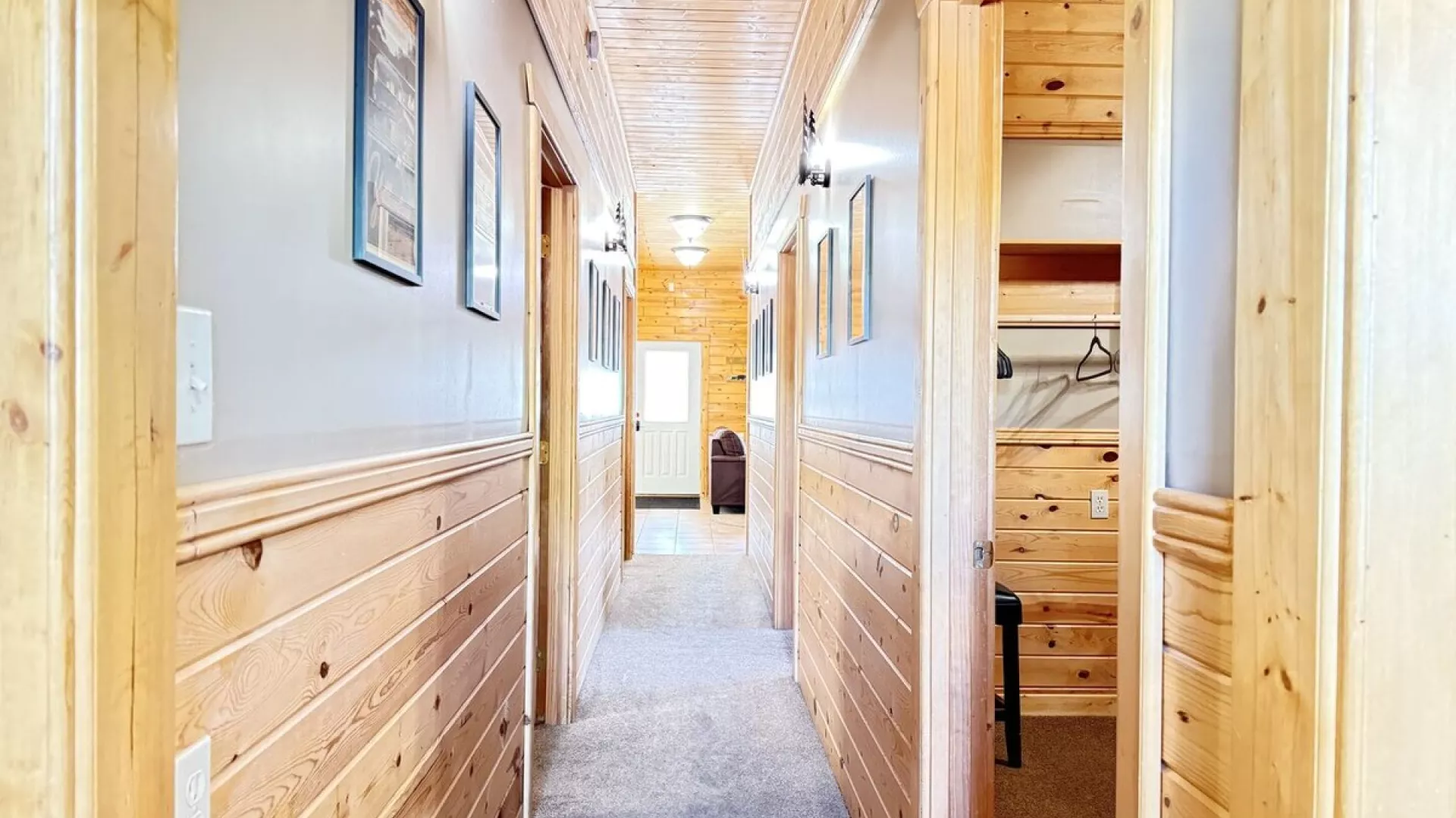 Easy access to each room through the hallway.
