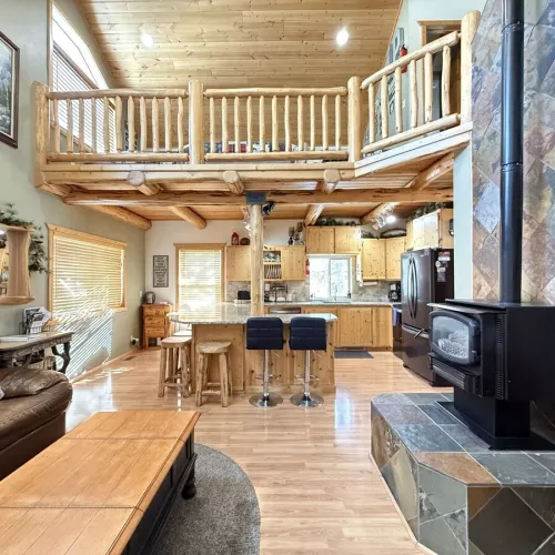 This large open space cabin that provides a mix of cozy and relaxing.