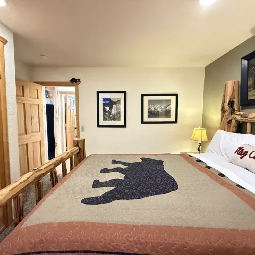 This room comfortably sleeps 2 people.