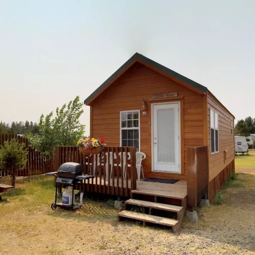 Welcome to the Yellowstone Lux Little Bear Cabin.