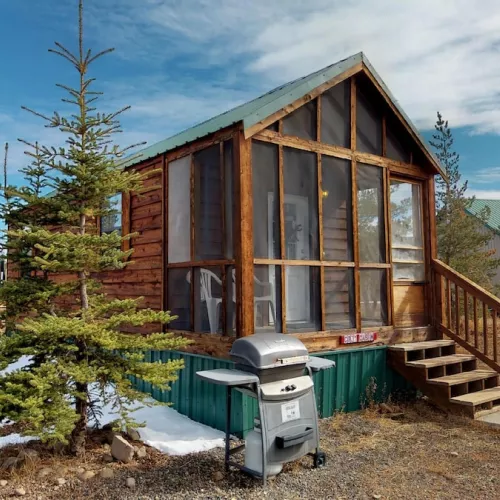 This cute cabin is perfect for a couples getaway or a small family.