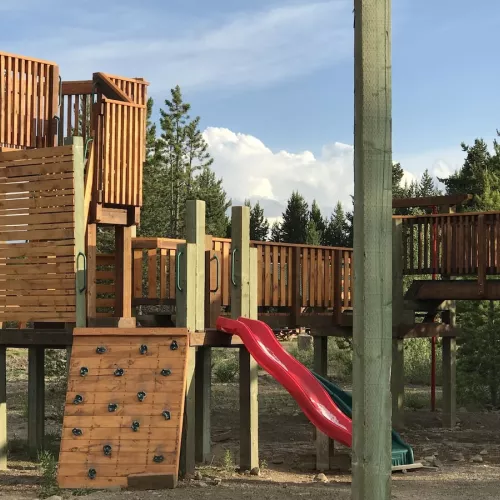 Located nearby is the Kids Jungle Gym which is FREE to our guests.