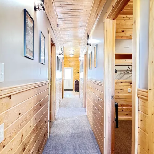 Easy access to each room through the hallway.